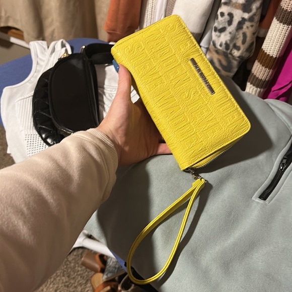 Steve Madden, yellow wallet, wristlet - Picture 5 of 5